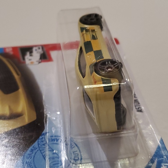 Aston Martin One-77 Yellow Hot Wheels Rescue Series 4/10 FACTORY SEALED - Picture 4 of 7
